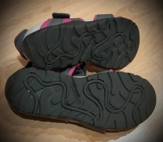 Sandalias trekking Quechua grises y rosas