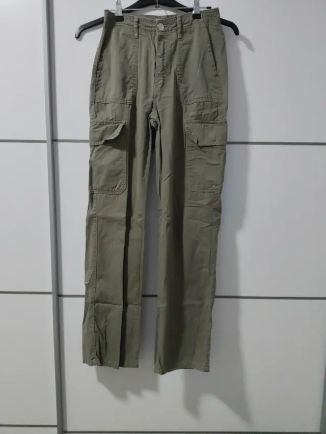 Pantalón cargo verde Talla 34