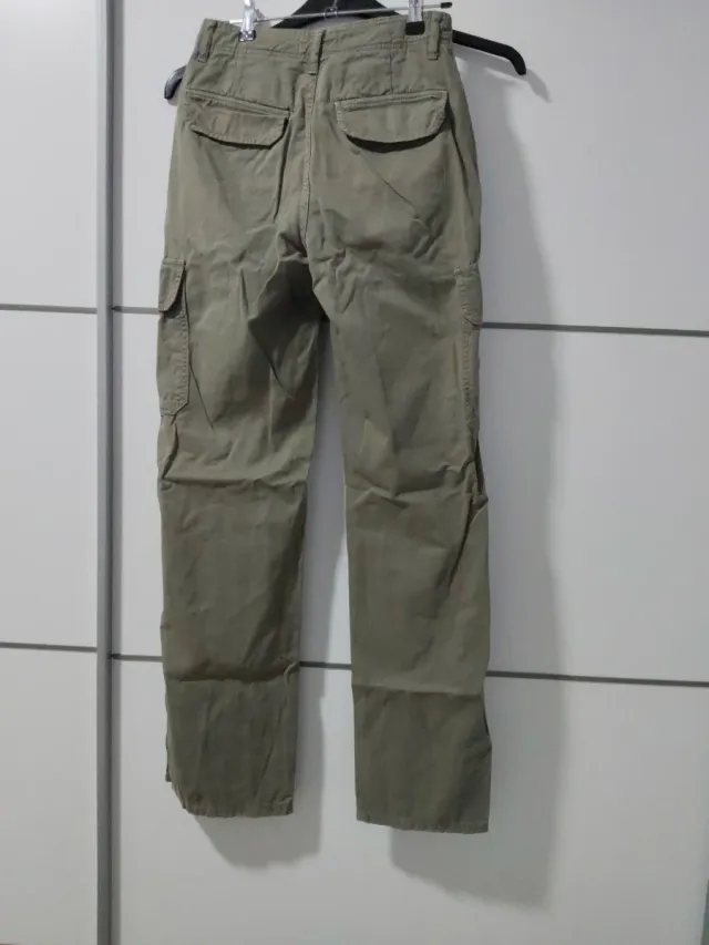Pantalón cargo verde Talla 34