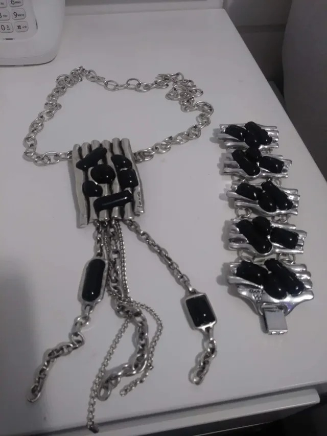 Conjunto de colar, pulseira e brincos