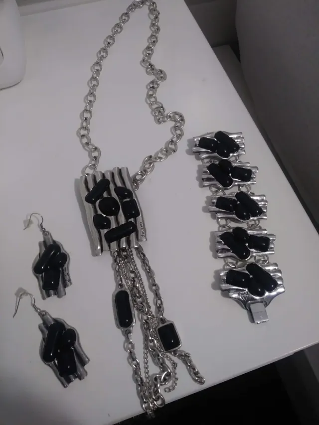 Conjunto de colar, pulseira e brincos