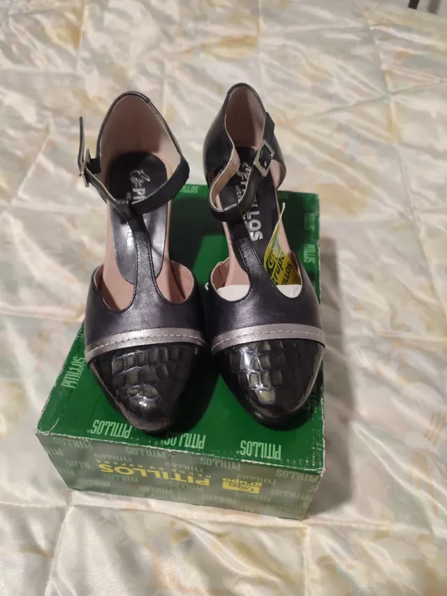 Zapatos Pitillos Negros y Plateados de piel