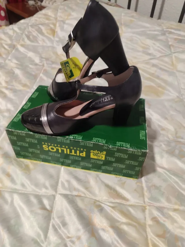 Zapatos Pitillos Negros y Plateados de piel
