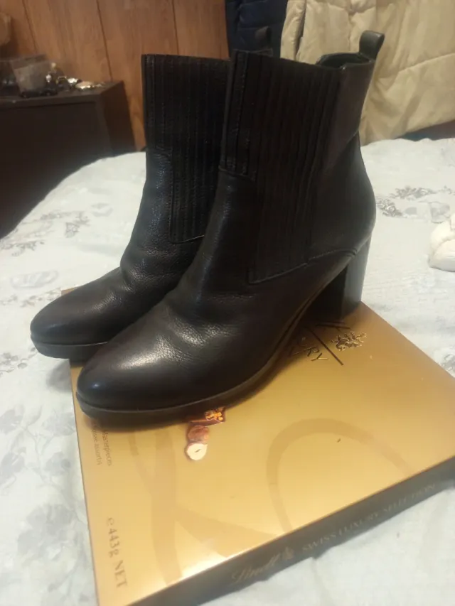 Botines de tacón negros