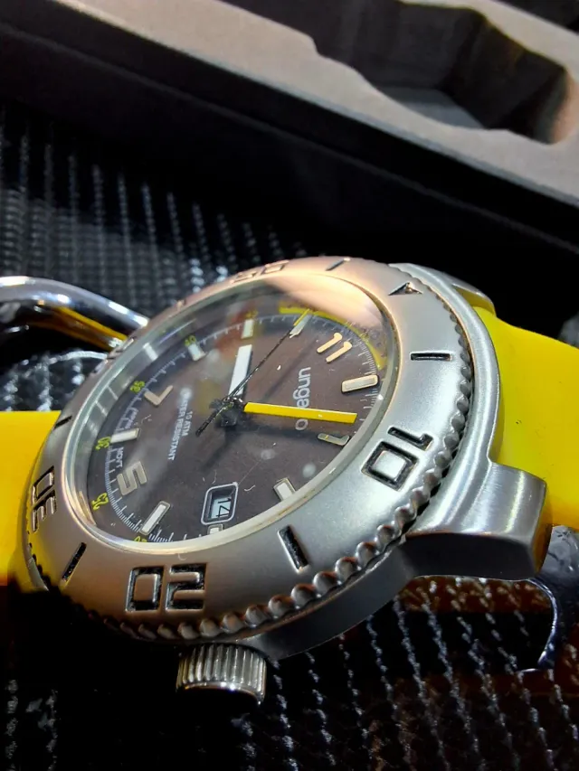 Reloj Ungaro 100m 42mm cristal mineral