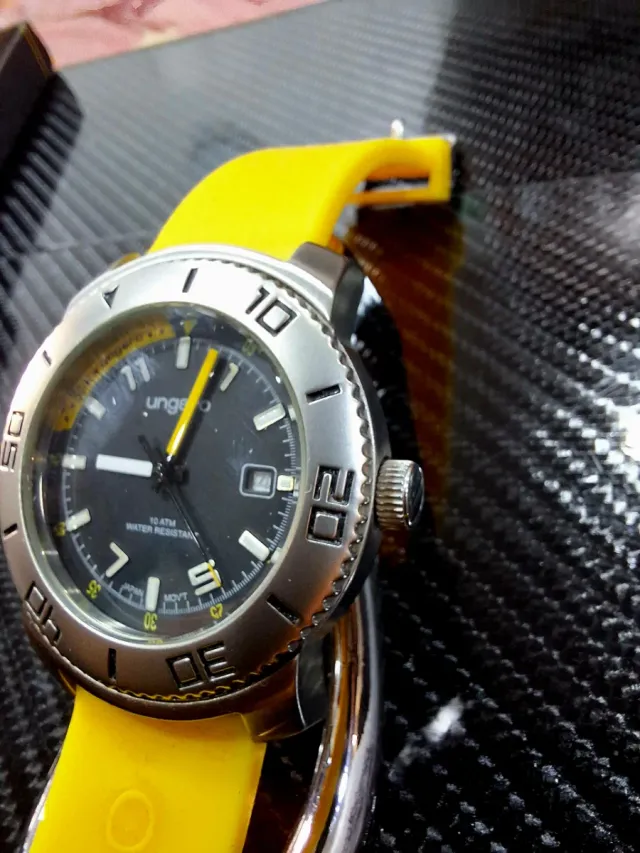 Reloj Ungaro 100m 42mm cristal mineral