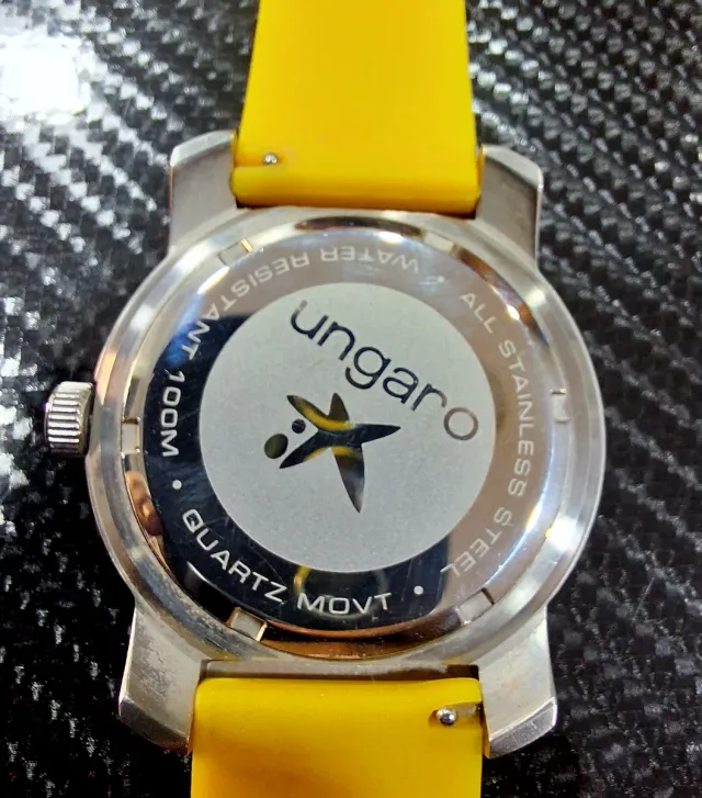 Reloj Ungaro 100m 42mm cristal mineral