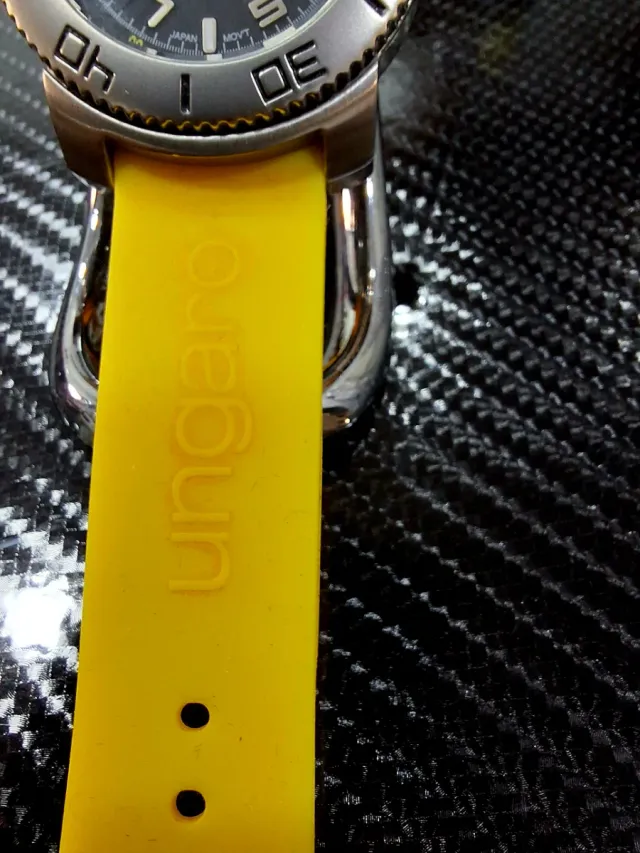 Reloj Ungaro 100m 42mm cristal mineral