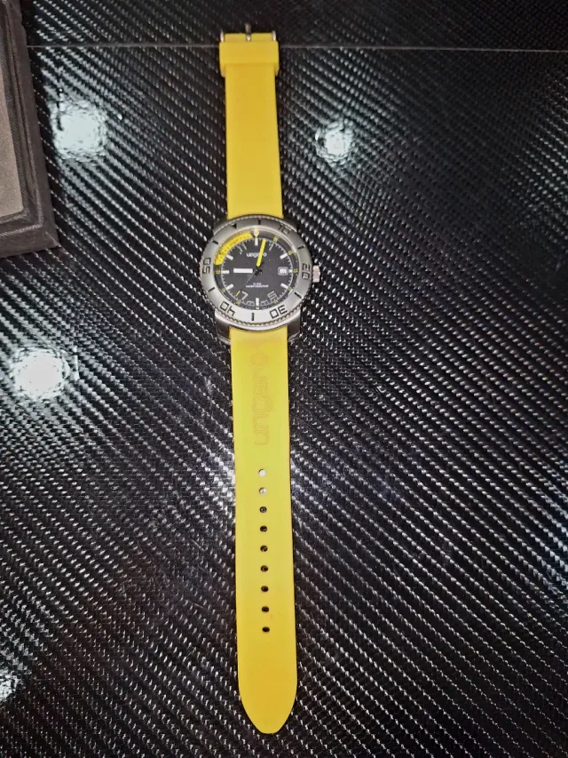 Reloj Ungaro 100m 42mm cristal mineral