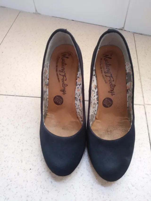 Sapatos de salto pretos