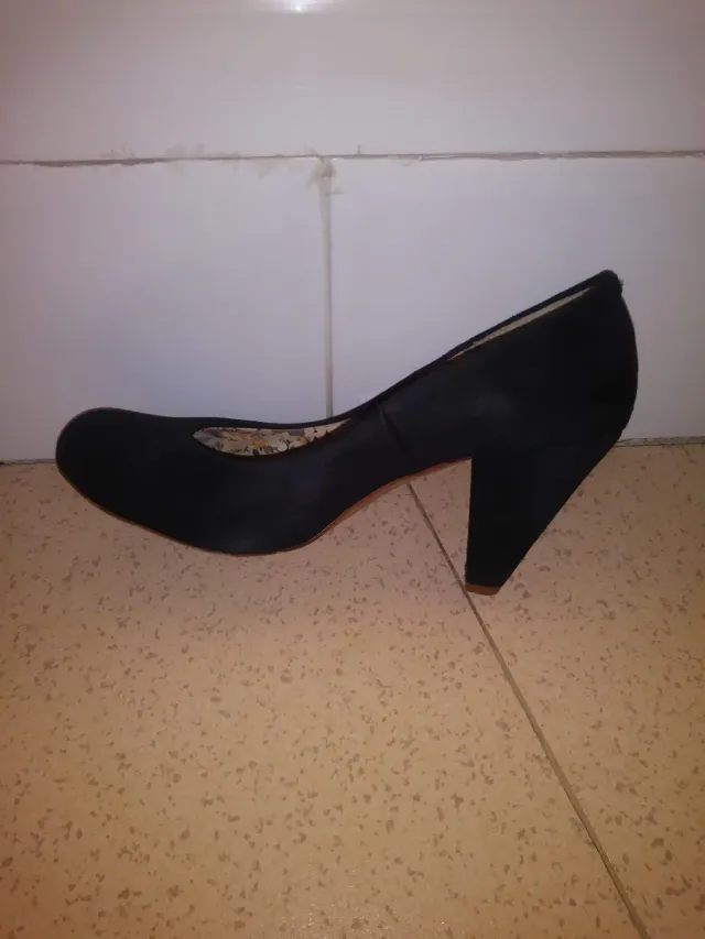 Sapatos de salto pretos