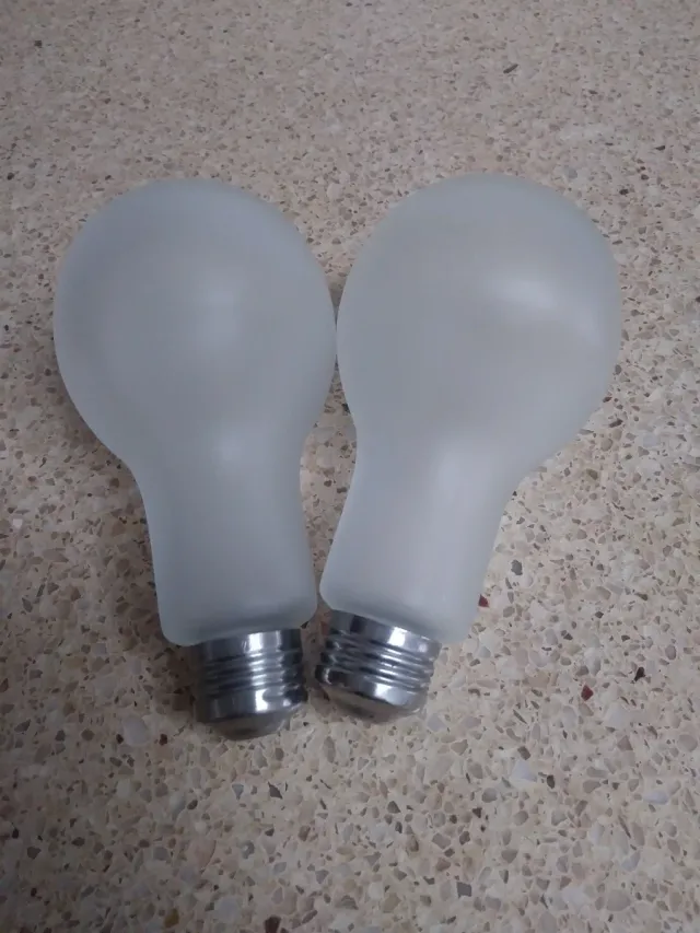 Salero de cristal e metal