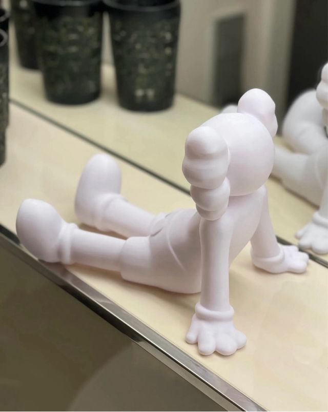 Figura Kaws Sentada Blanca