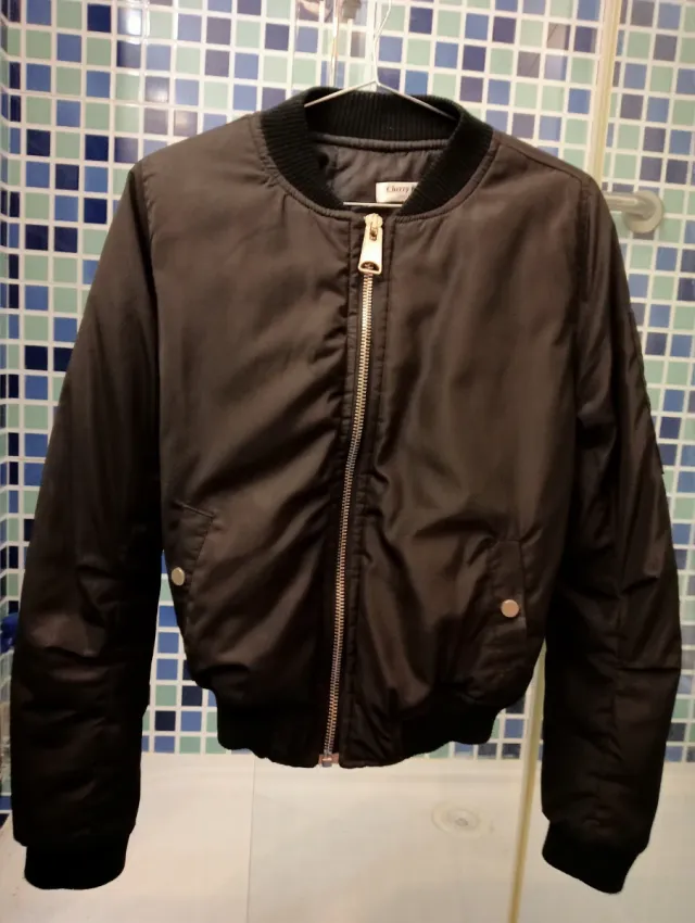 Cazadora bomber negra