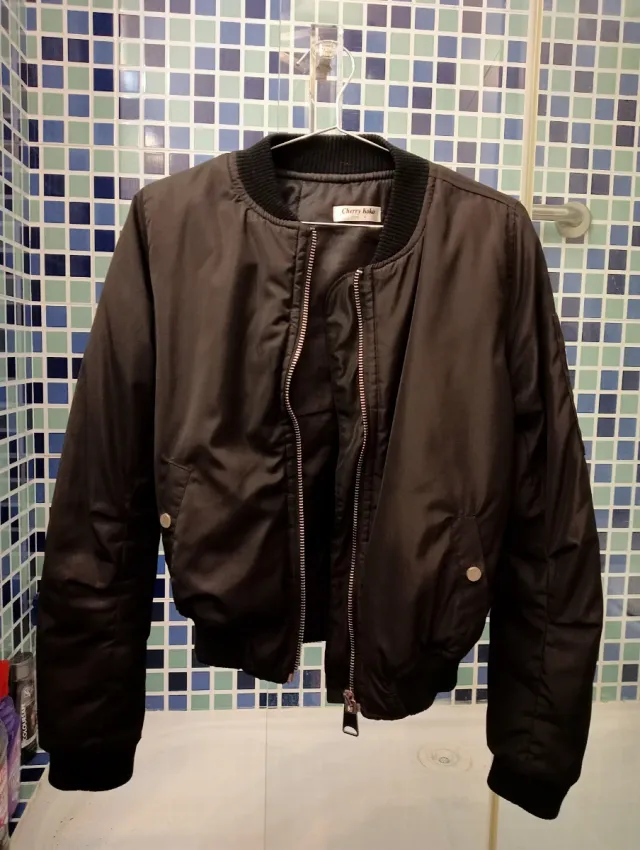 Cazadora bomber negra