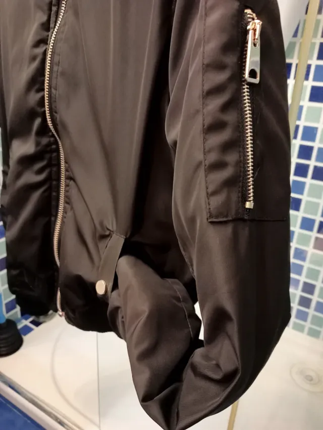 Cazadora bomber negra