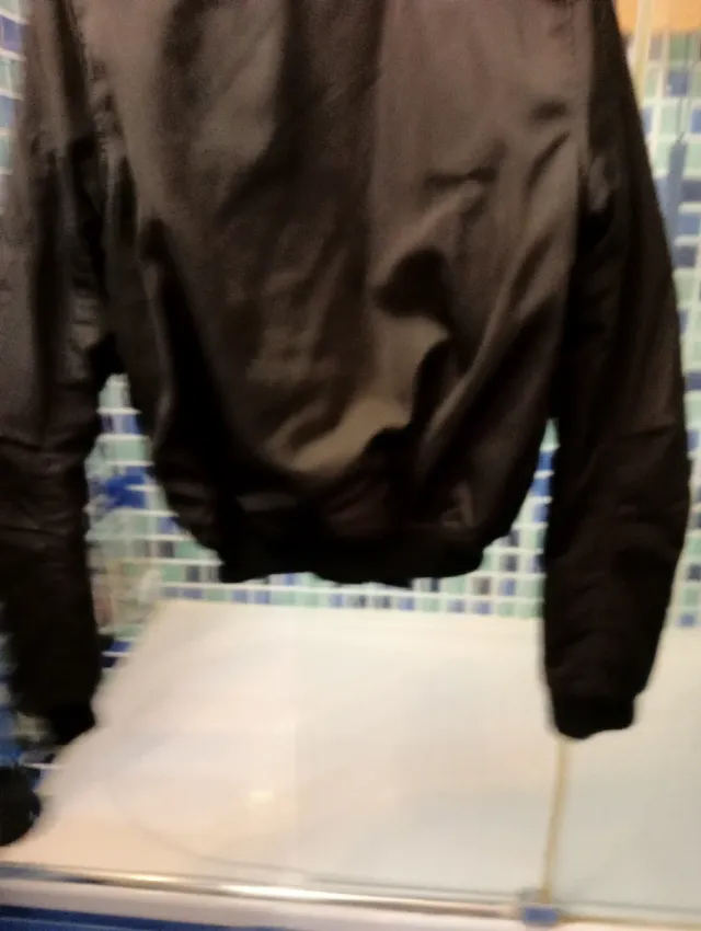 Cazadora bomber negra