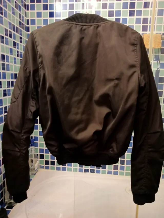 Cazadora bomber negra