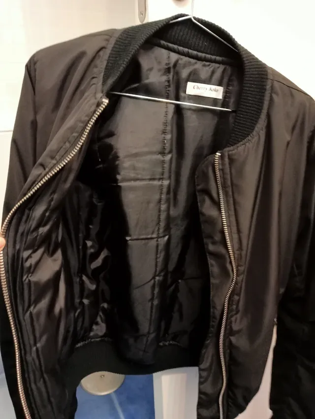 Cazadora bomber negra