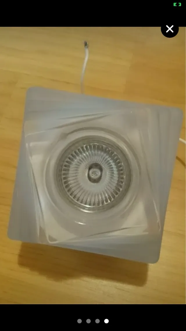 Lâmpada de cristal e metal