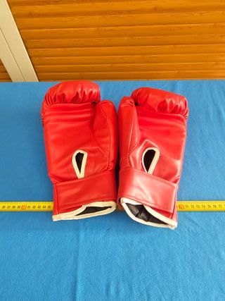 Guantes de boxeo infantiles rojos
