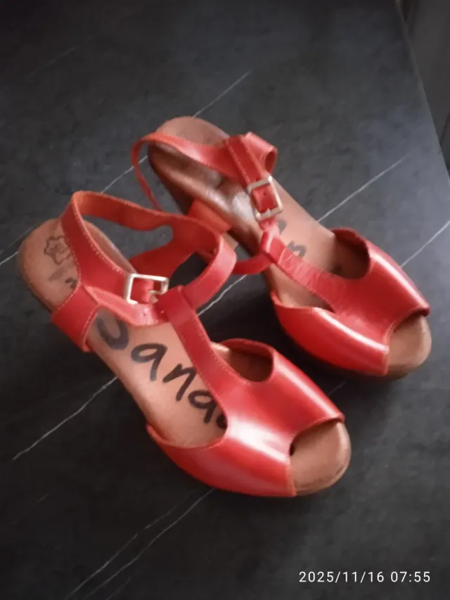Sandálias Sandak vermelhas