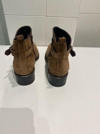 Botines ante marrón hebilla