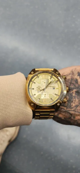 Reloj Diesel Dorado