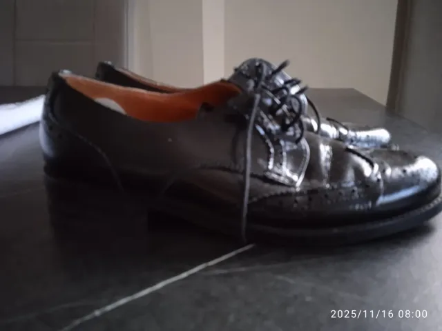 Sapatos baixos pretos femininos