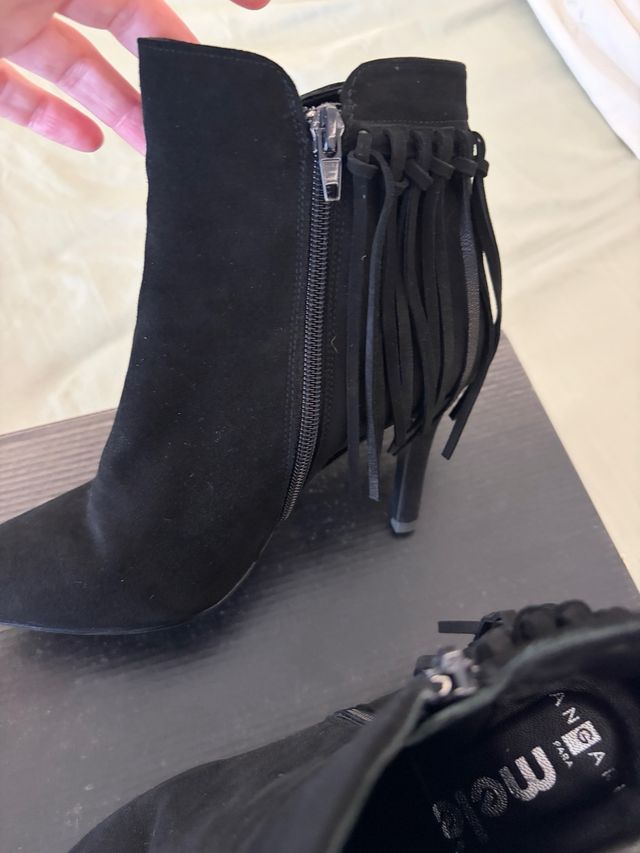 Botines Angari Negros con Flecos