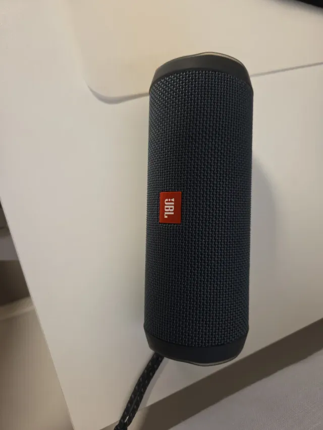Altavoz JBL Esencial 2