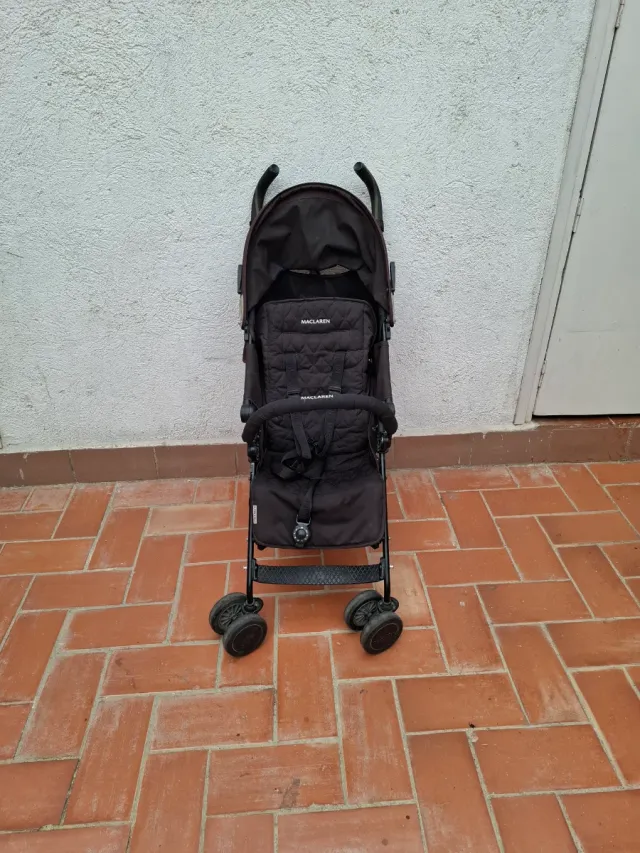 Carro de paseo Maclaren negro