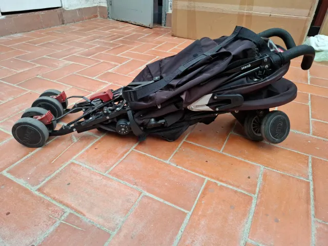 Carro de paseo Maclaren negro