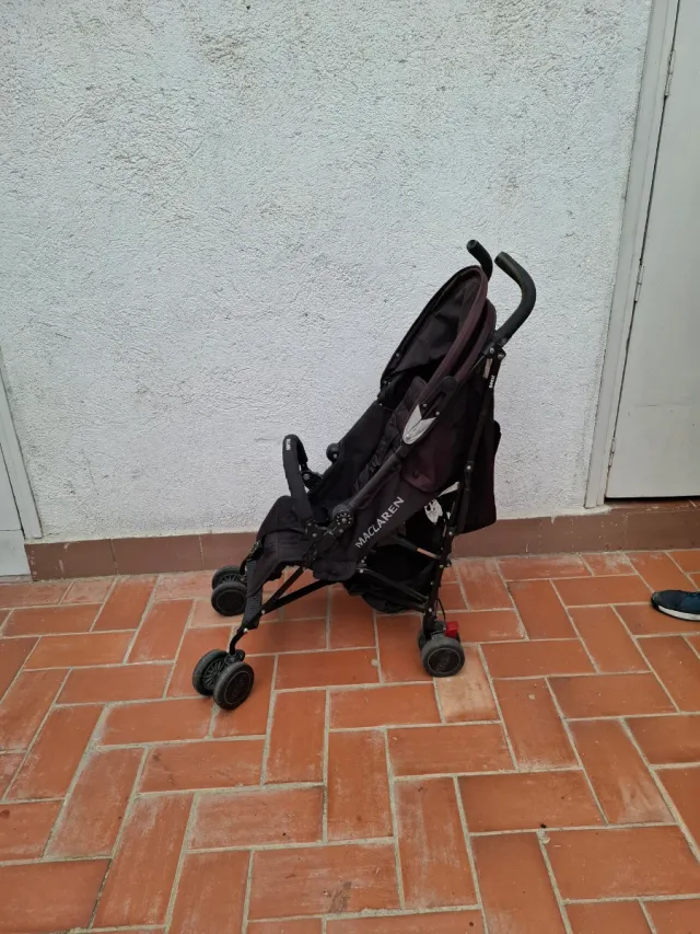 Carro de paseo Maclaren negro