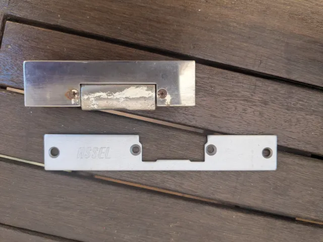 Cerradura de puerta electrica Assel