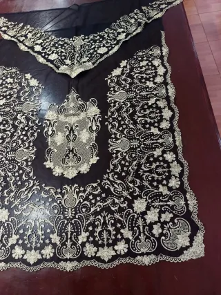 Manteletas Fallera Negras con Bordado Dorado