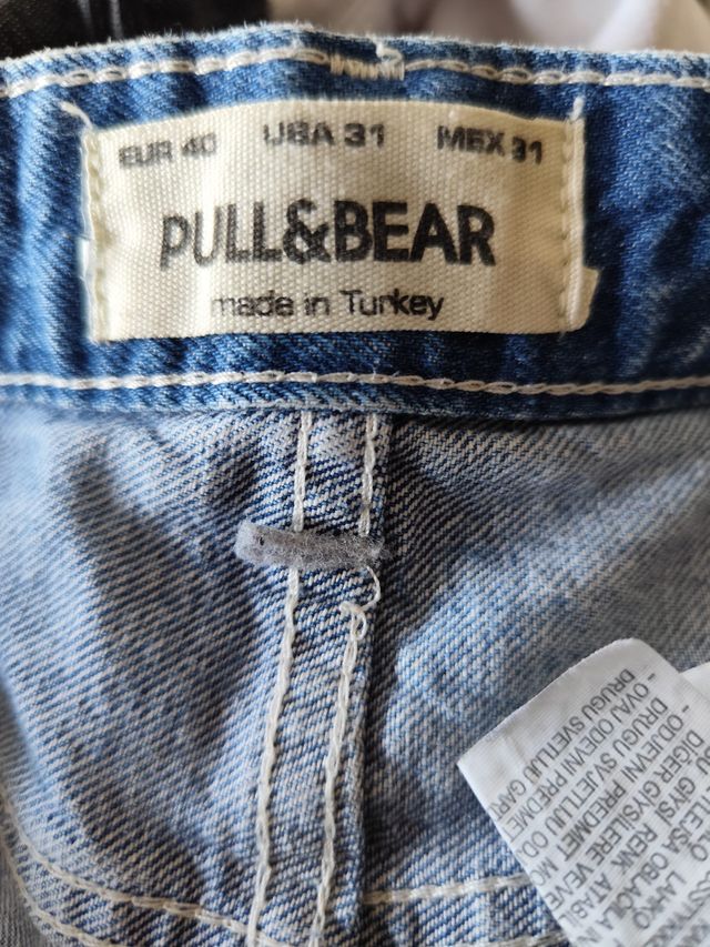 Pantalones vaqueros cortos rotos