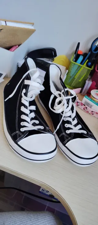 Botas Saguaro tipo Converse negras y blancas