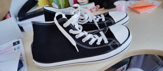 Botas Saguaro tipo Converse negras y blancas