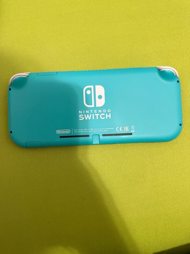 Nintendo Switch Lite + 3 giochi