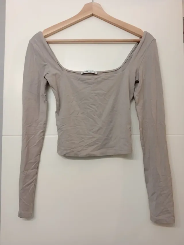 Top beige manga larga escote cuadrado
