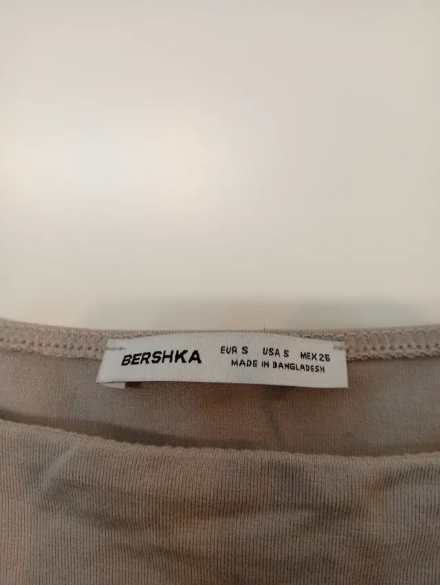 Top beige manga larga escote cuadrado