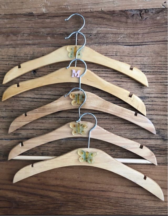 Gancho de madeira infantil borboleta