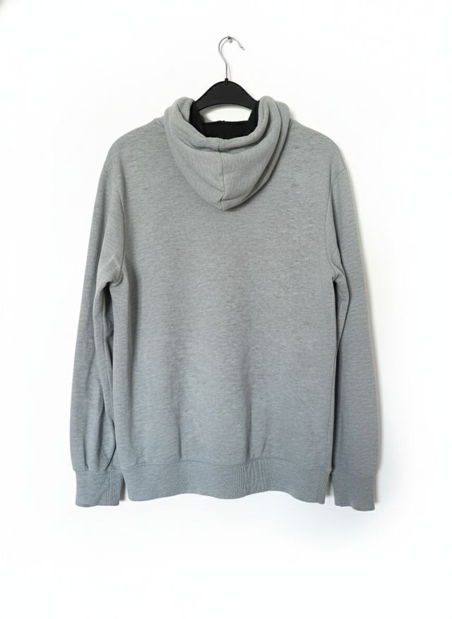 Sudadera gris con capucha