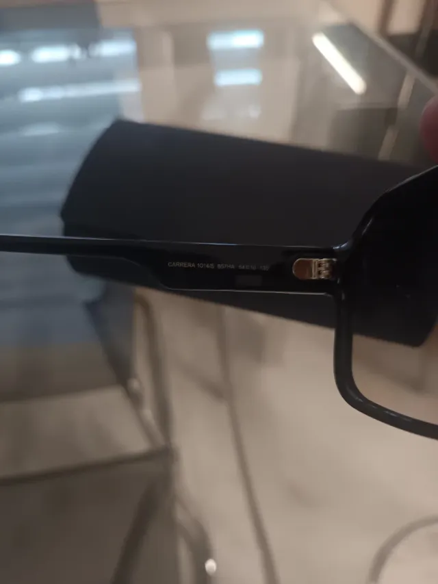 Gafas de sol Carrera negras y doradas