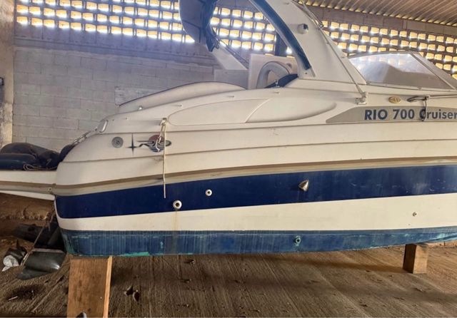 Barco Río 700 Cruiser averiado