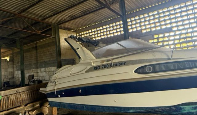 Barco Río 700 Cruiser averiado