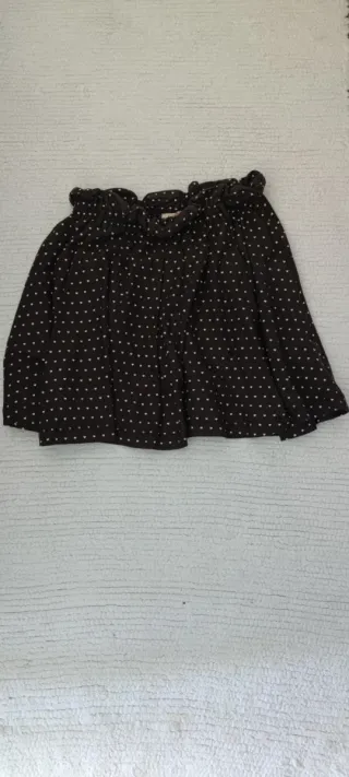 Falda marrón con corazones beige