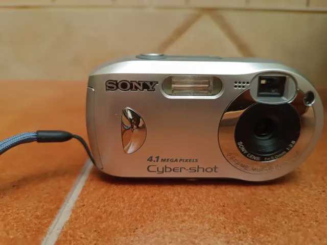 Cámara Sony Cyber-shot DSC-P43
