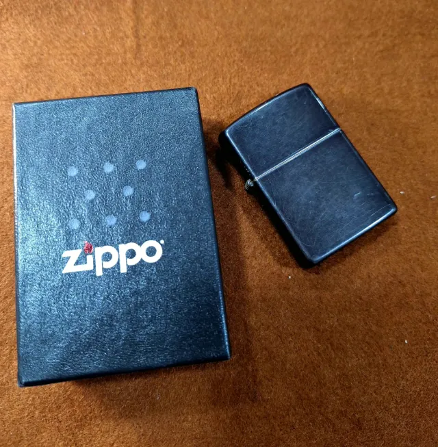 Encendedor Zippo Negro fibra carbono 21